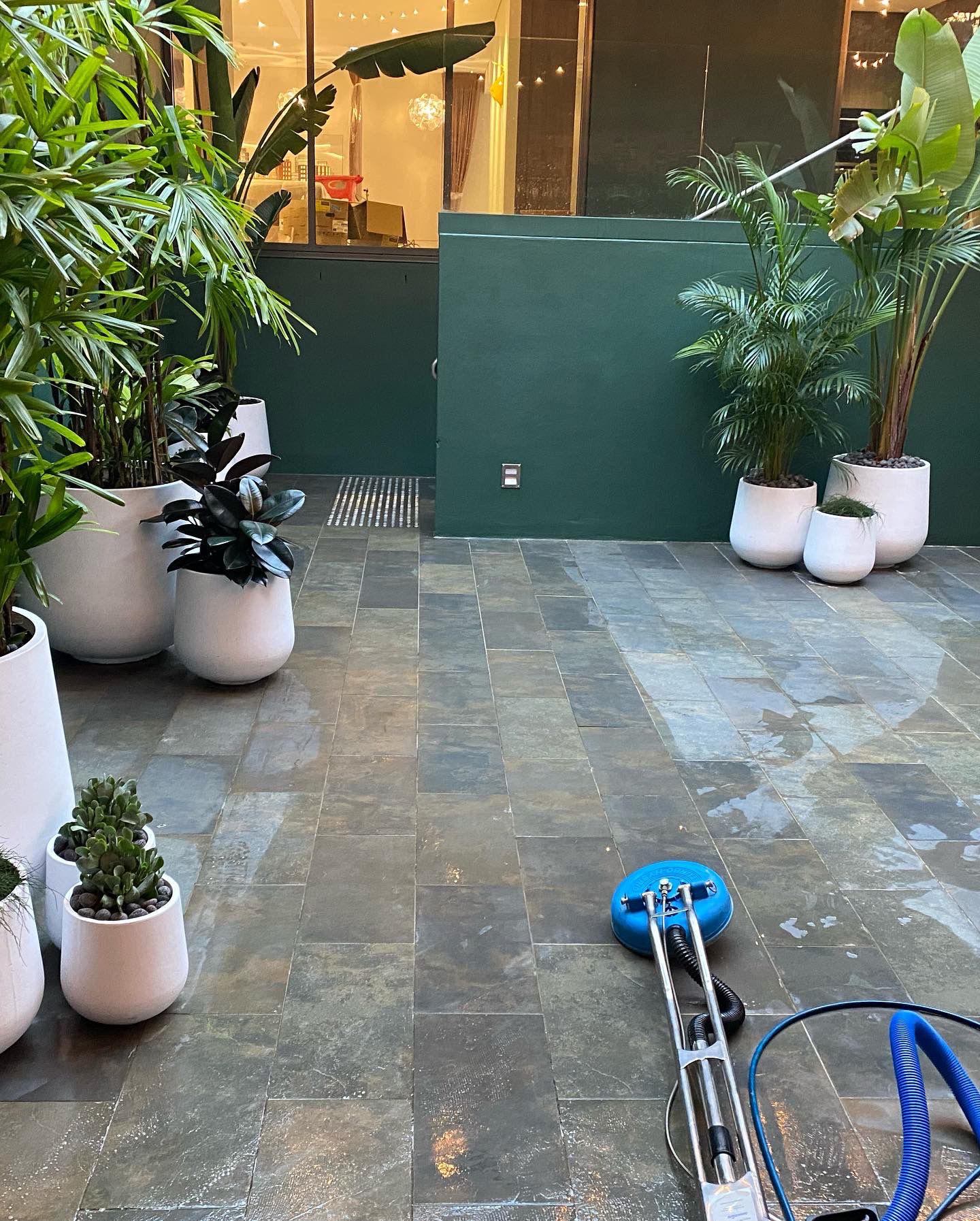 Hard surface extraction in tiled courtyard